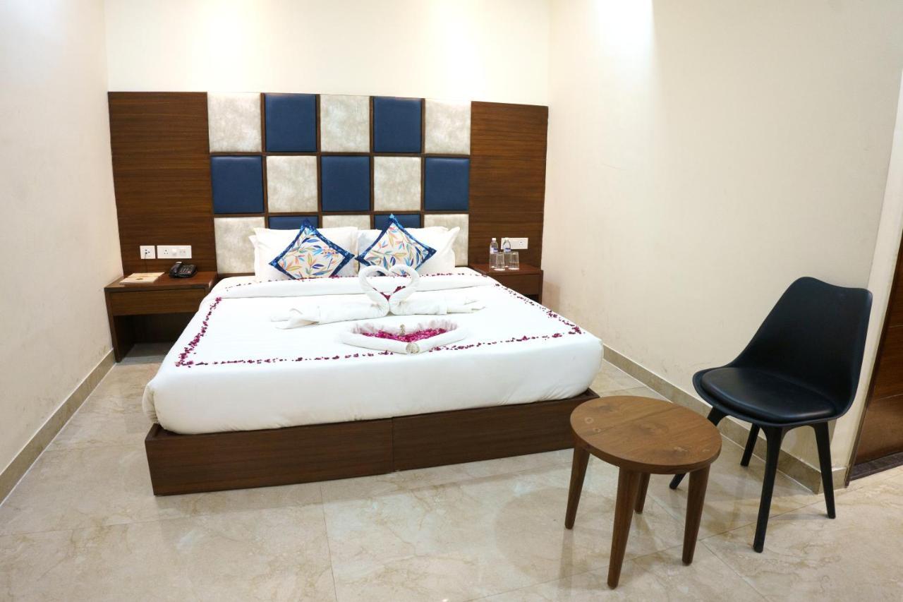 Hotel Vihaan Residency Zirakpur Eksteriør billede