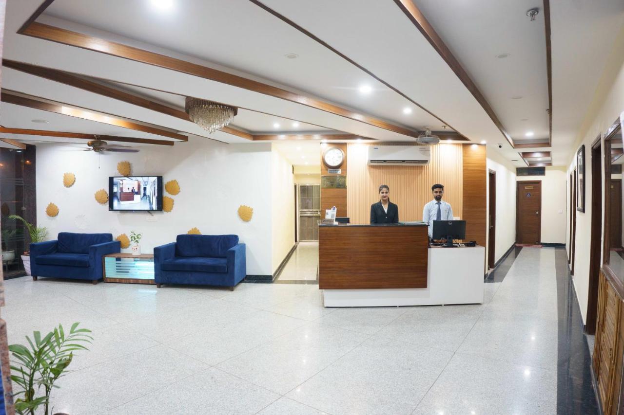 Hotel Vihaan Residency Zirakpur Eksteriør billede
