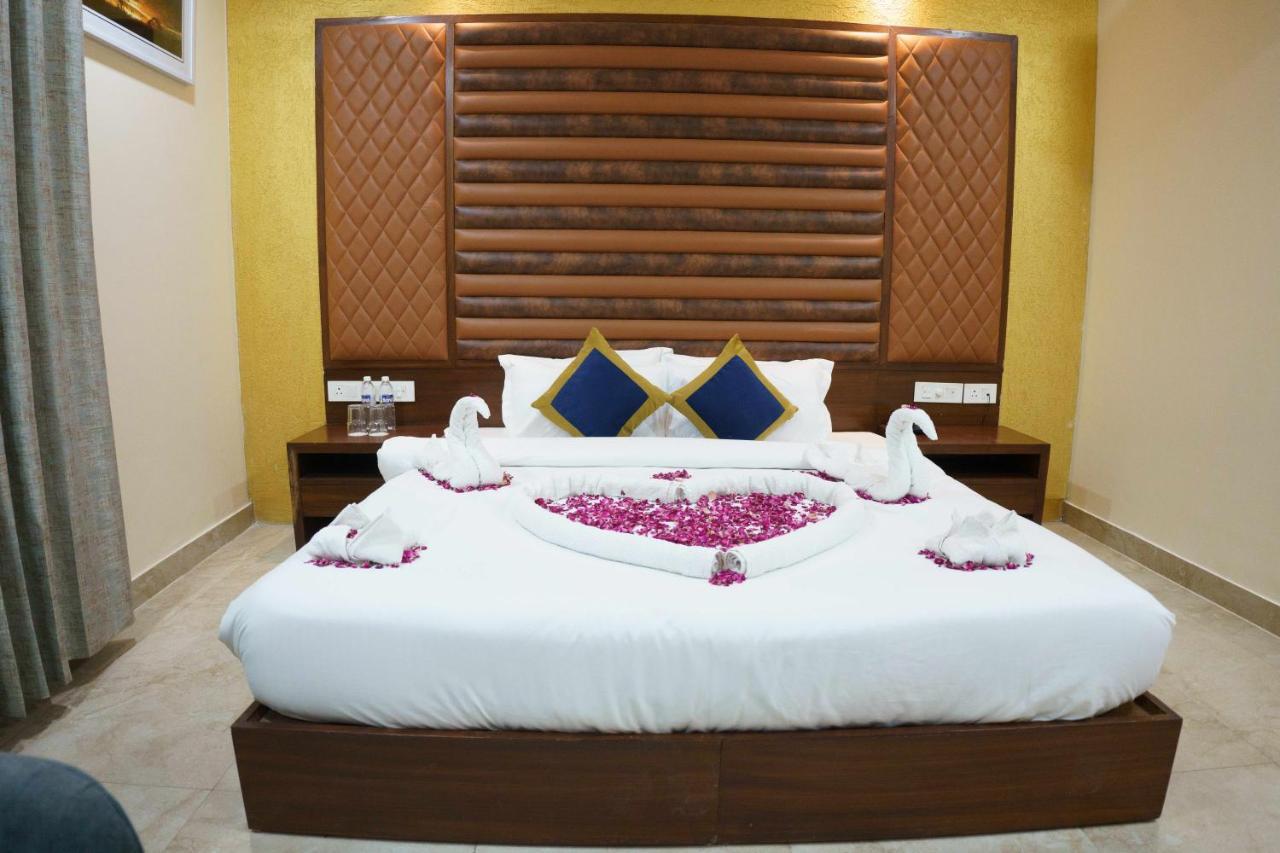 Hotel Vihaan Residency Zirakpur Eksteriør billede